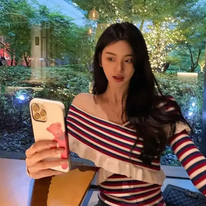 Корейский вязаный свитер Pure Lust Стиль на одно плечо в контрастную полоску