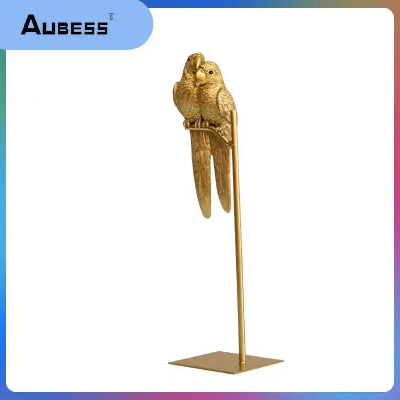 

Креативное украшение в виде попугая, современные поделки, золотые украшения из смолы, реквизит, украшение, миниатюрные фигурки, украшение д...