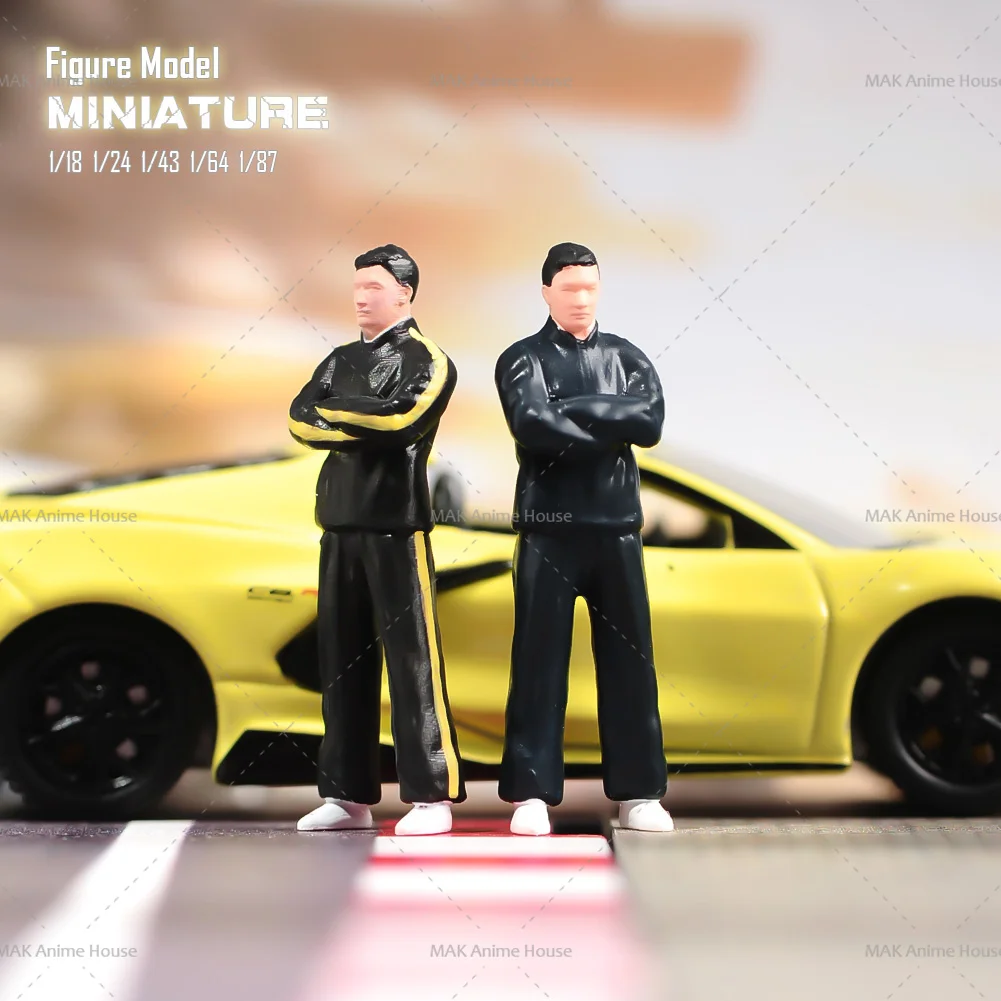 Миниатюры 1/18 1/24 1/64 1/43 1/87 мужской гоночный капитан держит грудь двумя руками кукла