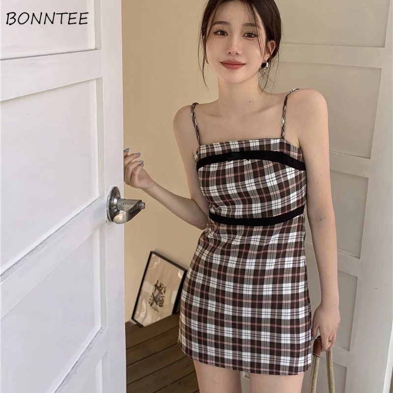 

Платье женское клетчатое на тонких бретельках, пикантное модное винтажное мини-платье с открытой спиной в британском стиле, уличная одежда ...