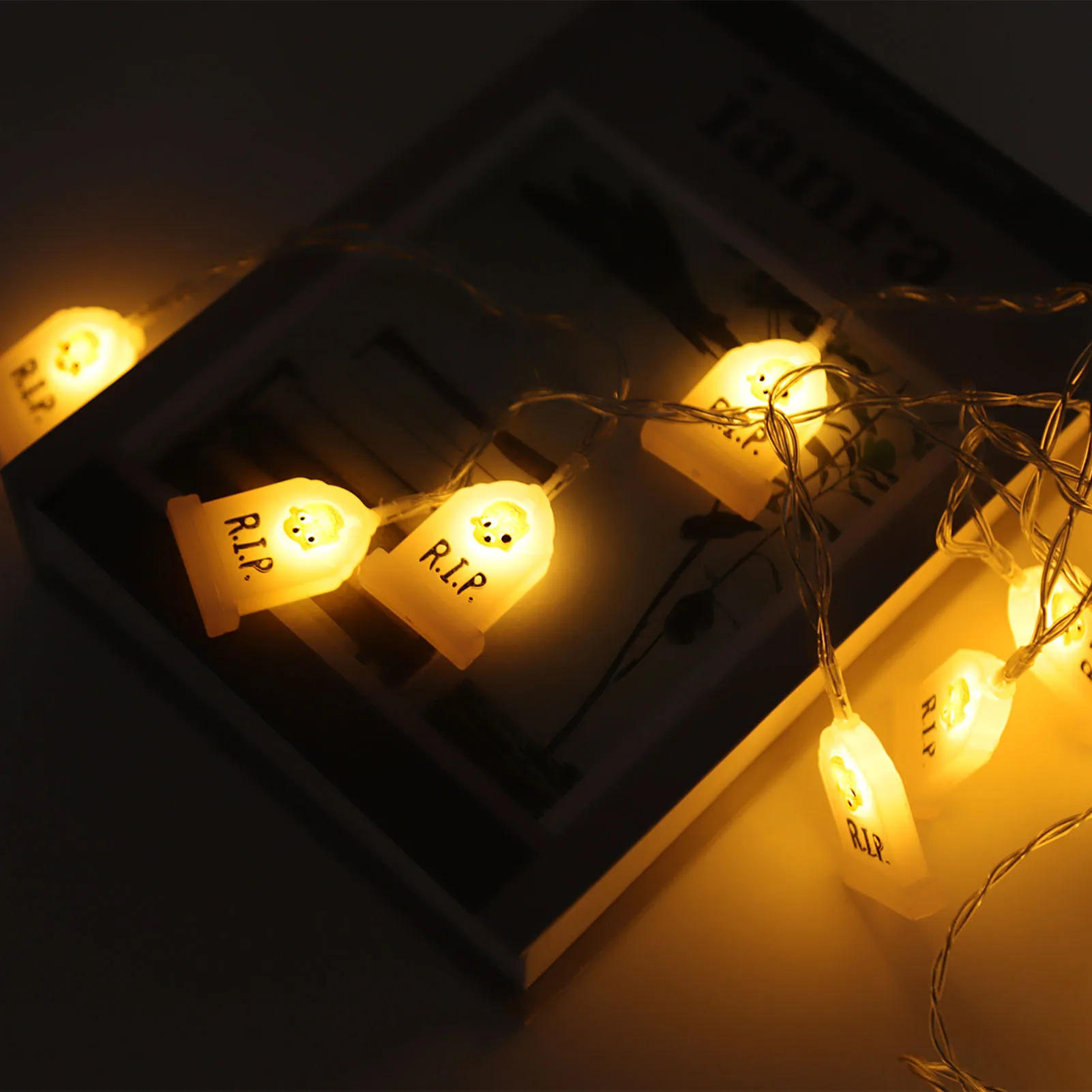 Рисунок 3 - Гирлянда на Хэллоуин с черепом