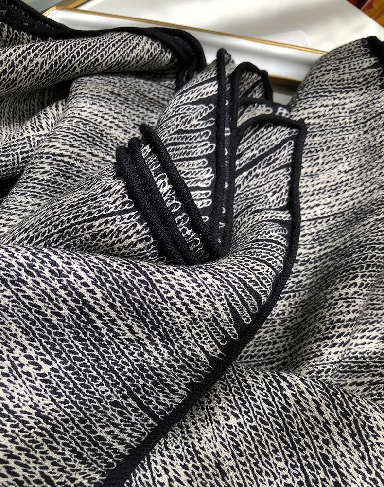 Рисунок 4 - Классический роскошный шарф