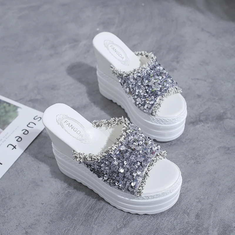 

Летние женские тапочки 13 см 2022 Корейская версия дикой природы Нескользящие шлепанцы на мягкой подошве на высоком каблуке пляжные сандалии ...