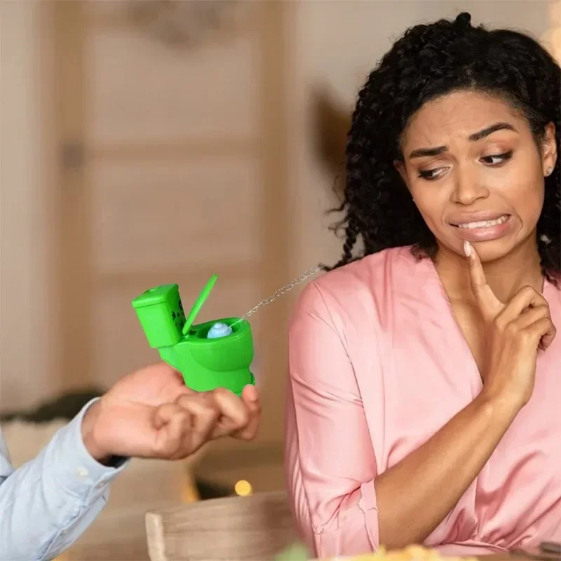 Игрушка на сиденье для унитаза роман интересный спрей какашек розыгрыш шутка