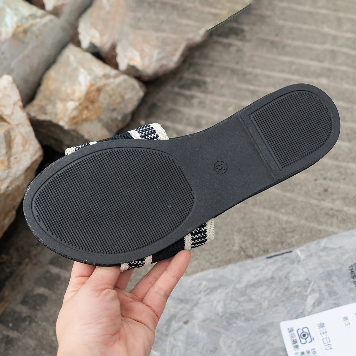 Шлепанцы женские с круглым носком плоская подошва сланцы модные сандалии для