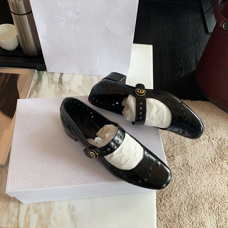 

Vintage Carved Hollow Out One Button Low Heels Mary Jane Shoes Women's Summer Zapatos De Mujer Retro Shoes Women Party Pumps