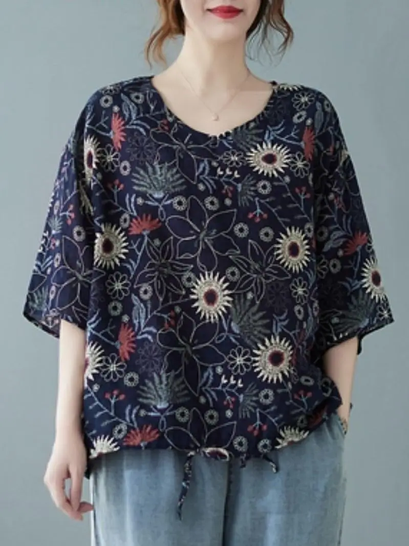 

Футболка женская с цветочным принтом, Свободный Топ из хлопка и льна, Повседневная рубашка с коротким рукавом, в Корейском стиле, лето 2022
