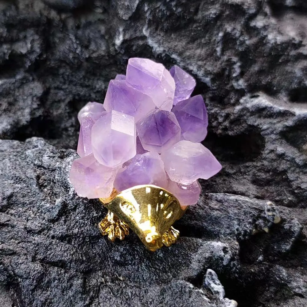 

1pc Natural Crystal Animal Hedgehog Amethyst Cluster Gold Base Ornament Energy Healing Aura Craft Home Decoration