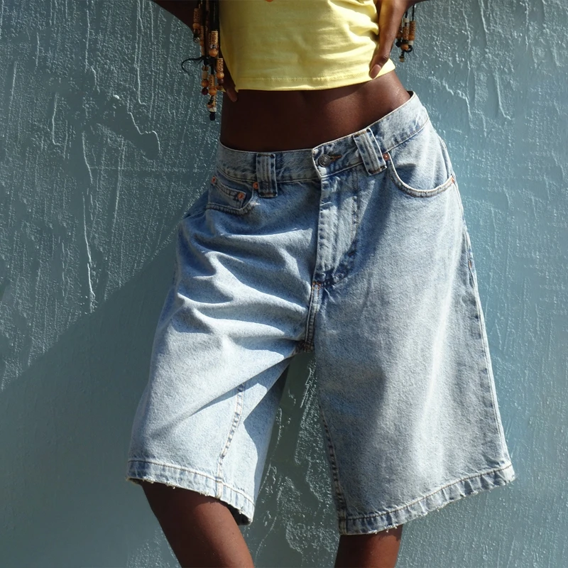 Женские джинсовые шорты с низкой талией и широкими штанинами свободного кроя
