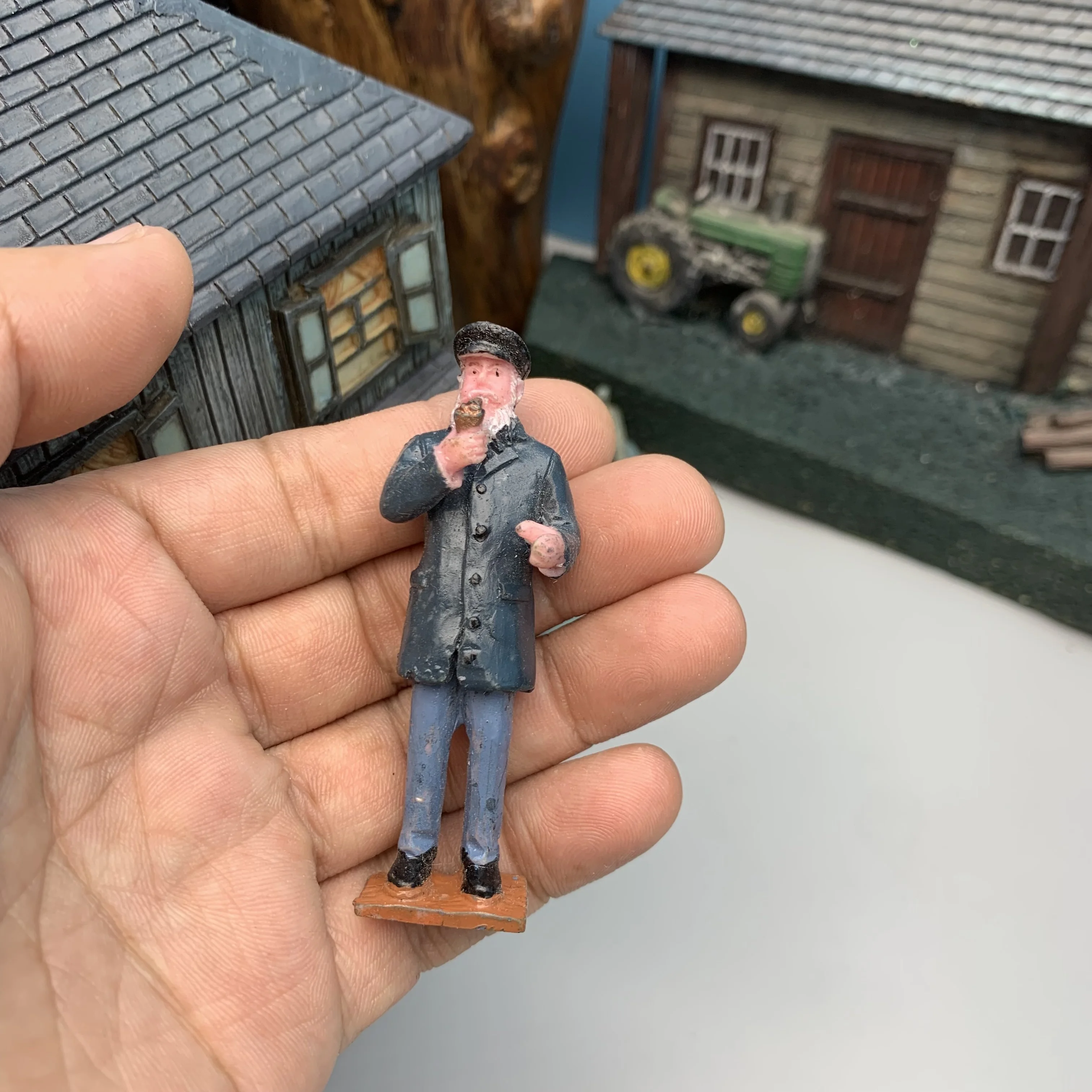 

Миниатюрная садовая скульптура из полимера