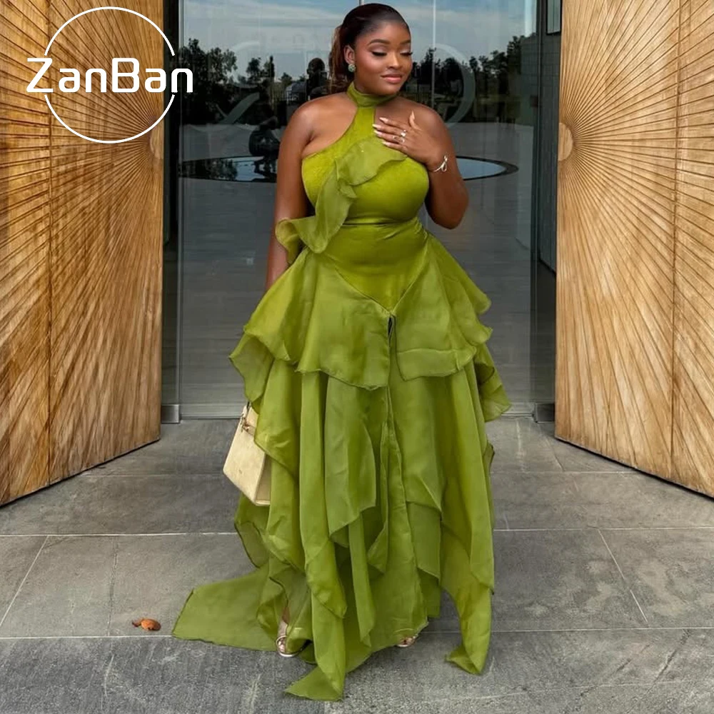 Фото Вечернее платье ZanBan Modern 2026, зеленое, с лямкой через шею, А-силуэт, без рукавов, скромное, с плиссировкой, многоярусное, на заказ №1