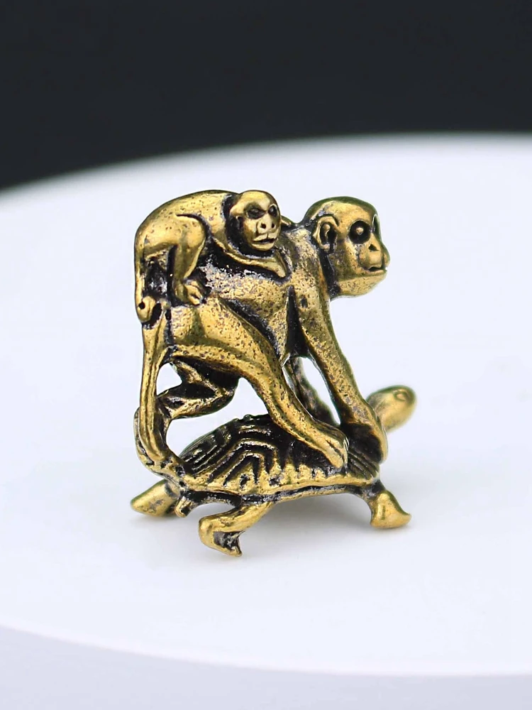 

Медные фигурки обезьянки и черепахи