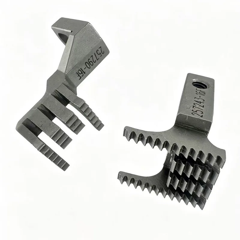 257290-16F+ 257243-16F Нижний пинок (податчик ткани) для промышленной швейной машины Pegasus W664-01 CB, трехигольной, пятиниточной, оверлочной, запчасти (art.: 3920db2d2e06d) - 3920db2d2e06d