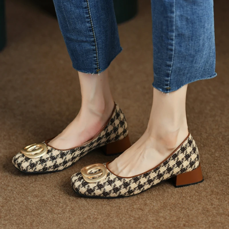 Женские туфли с узором гусиные лапки классические на толстом каблуке