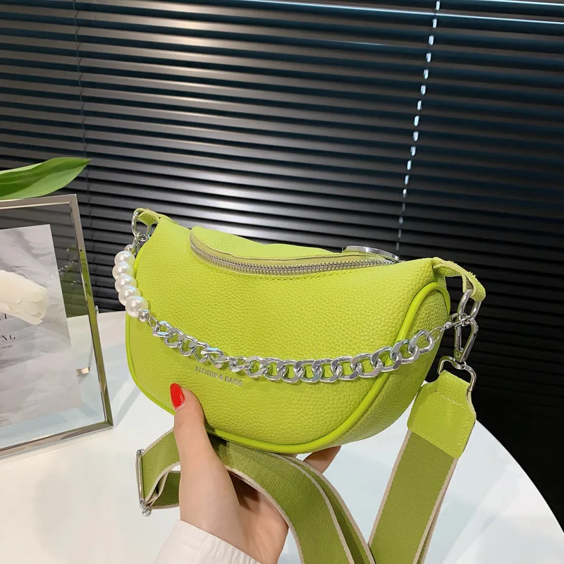 

Модные дизайнерские нагрудные сумки с жемчужинами и цепочками для женщин, однотонная женская сумка-слинг через плечо, Высококачественная с...