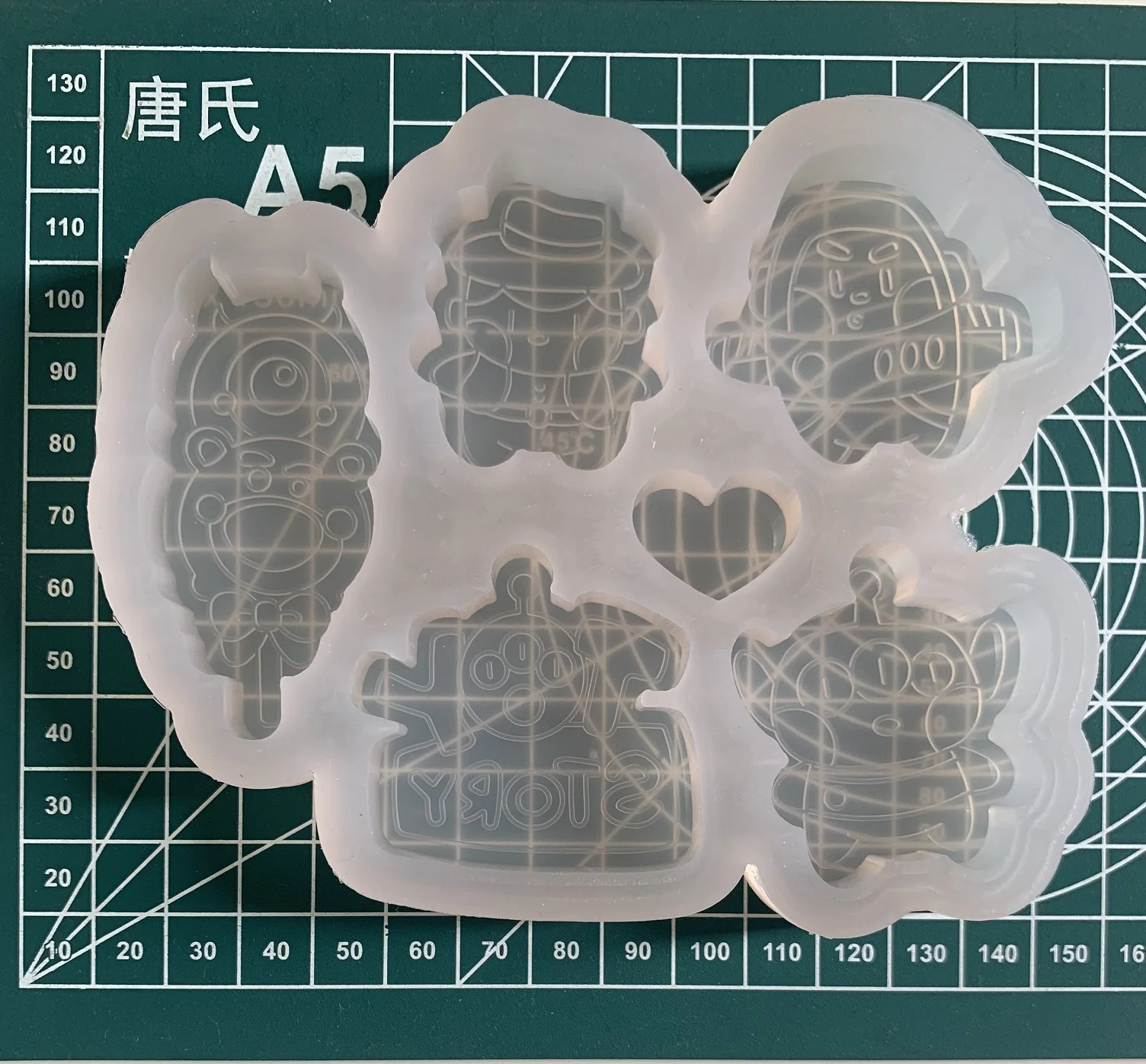

wsy-253 3D cute cartoon shape quicksand shaker bit mold keychain silicone mold handmade mold