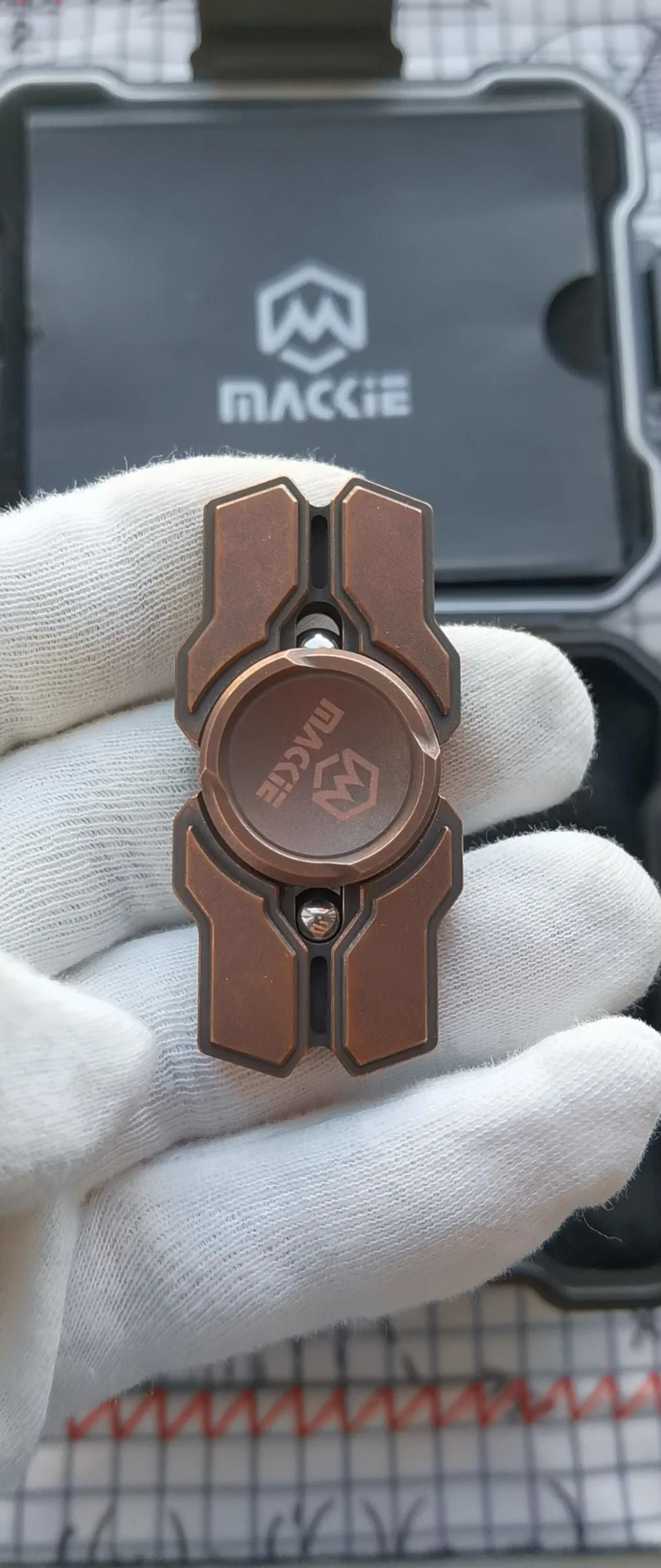 Богоматерый щит McKay изготовлен из фиолетового медного материала