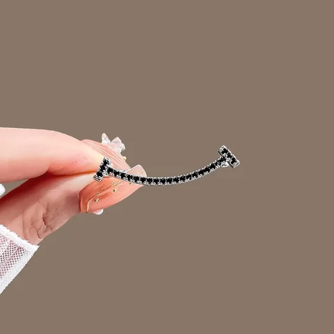 Большая булавкa с улыбкой