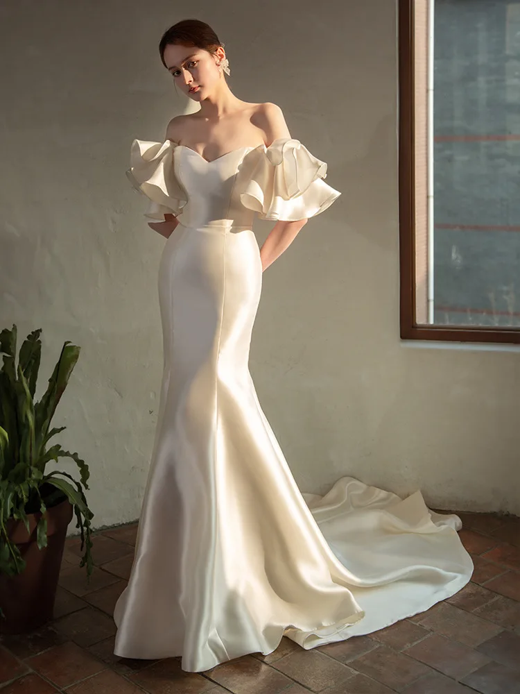 

Satin light wedding dress 2022 new bride one shoulder retro fish tail simple atmosphere elegant wedding dress