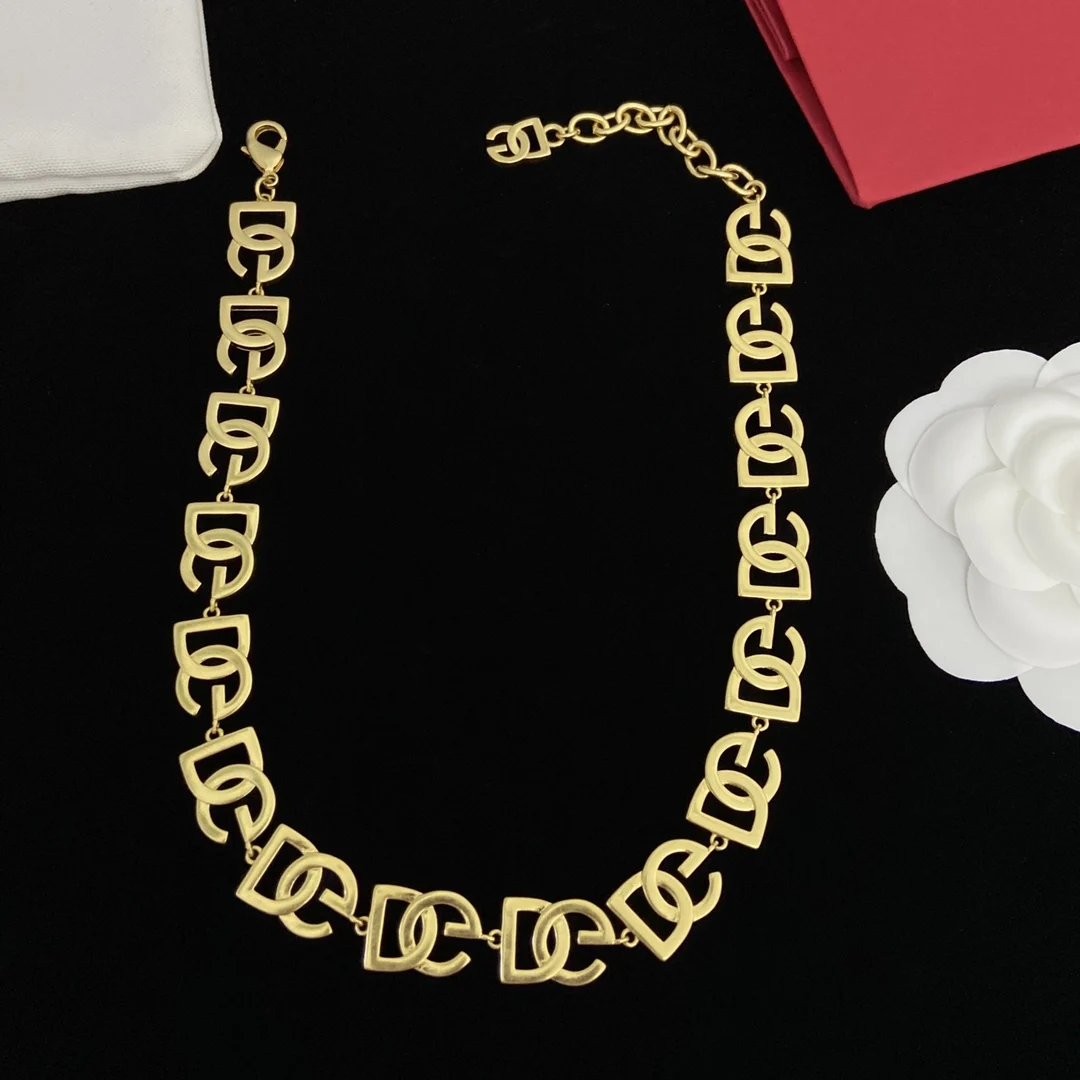 

2023 Fashion Retro Letter Splice Women's Jewelry Style Bride Necklace for Women