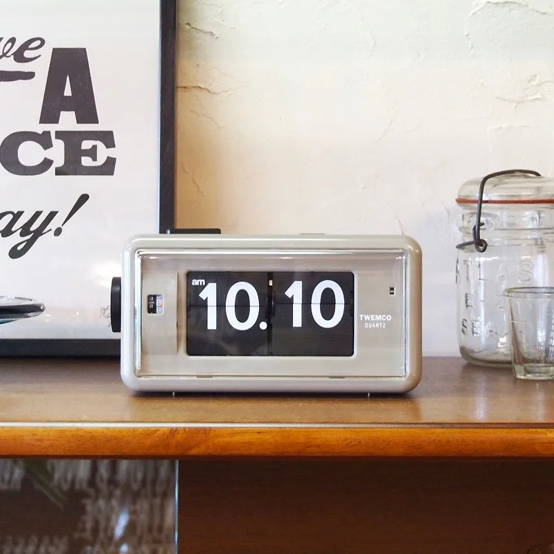 

Fashion Retro Nostalgic Room Bedside Clock Creative Desktop Simple Digital Flip Alarm Clock