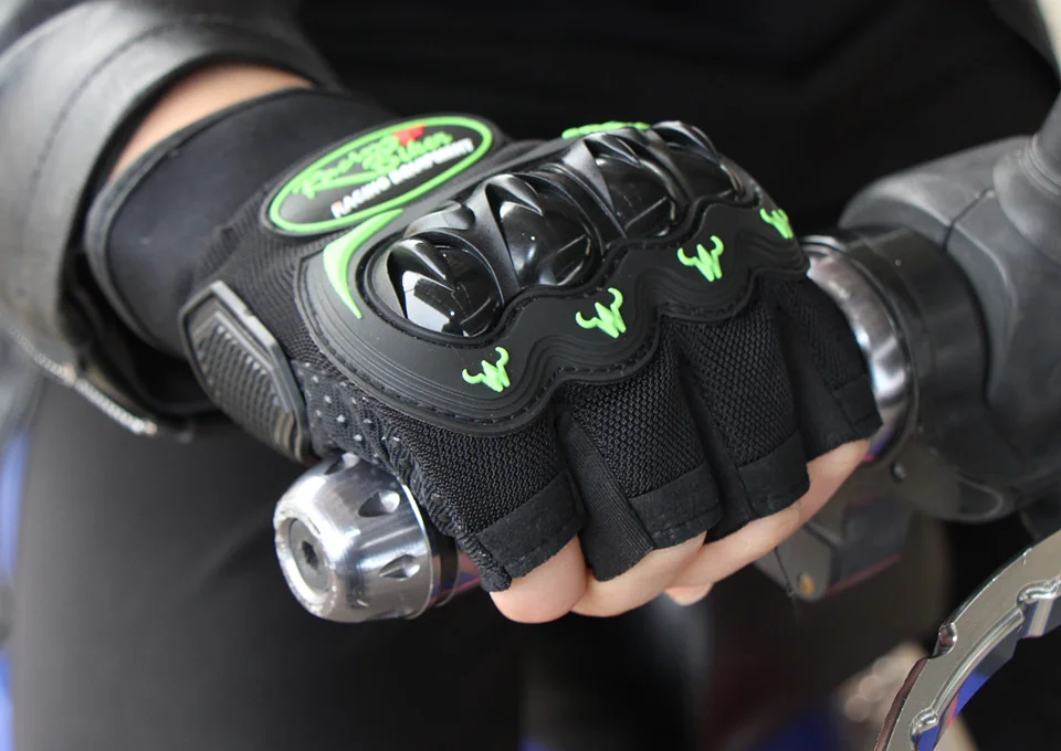 

Перчатки для гоночных мотоциклистов оснащены перчатками против падения с полупальцами для езды на внедорожниках и мотогонок