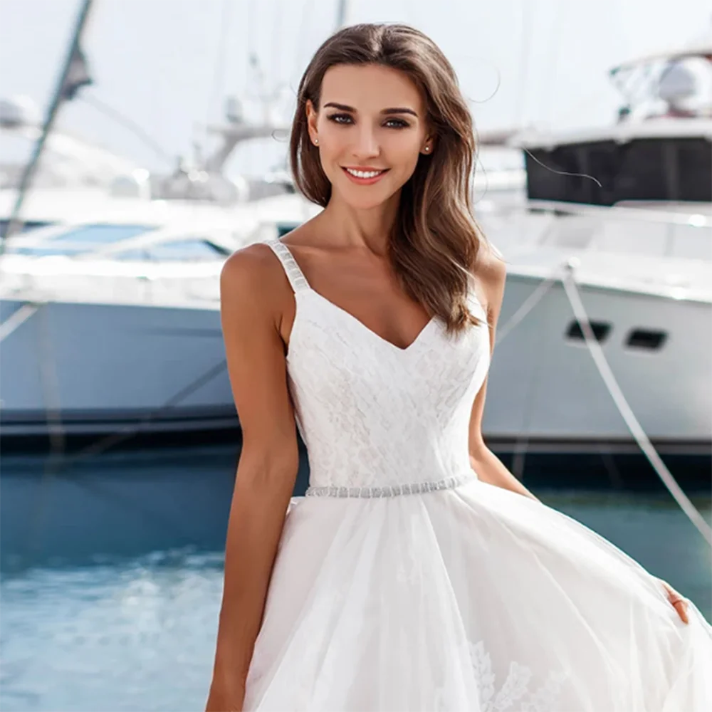 Довольно изысканное вечернее платье для свадебной вечеринки милое на тонких