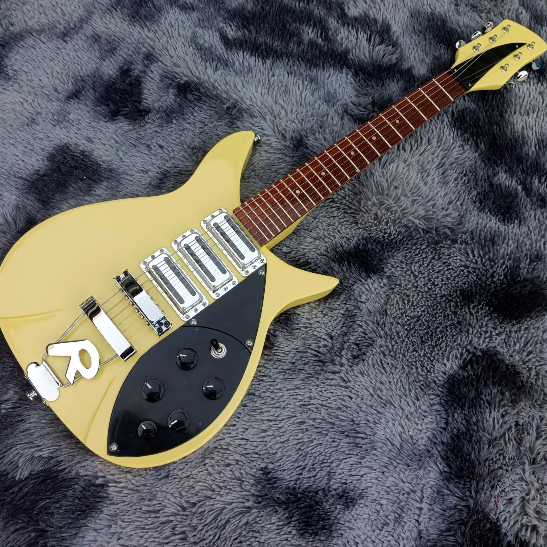 

2022 High-quality Ricken 325 electric guitar, cream painted short size electric guitar, free shipping