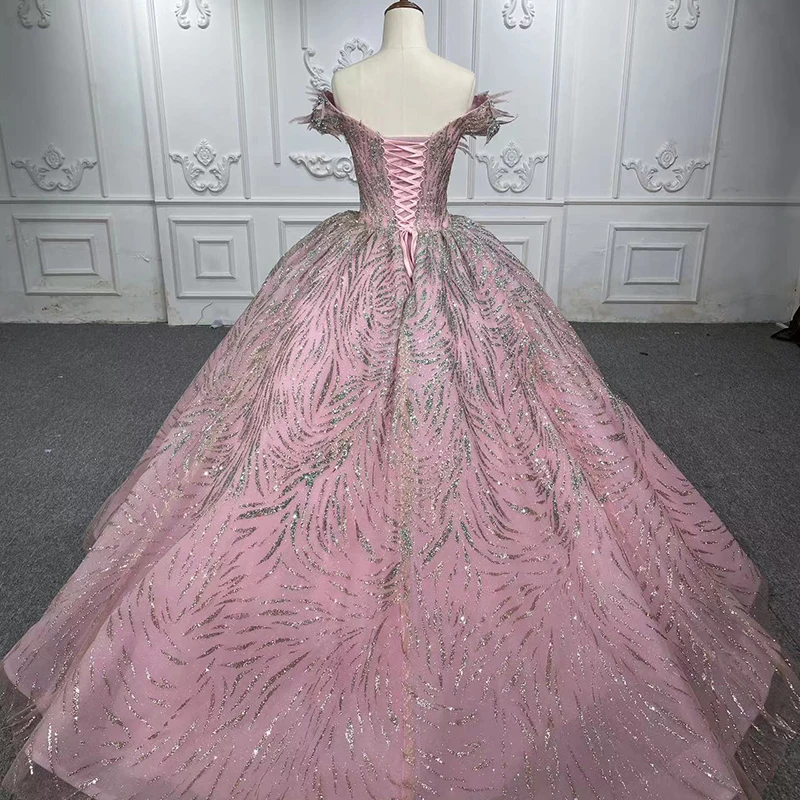 Рисунок 2 - Изысканные вечерние платья из органзы