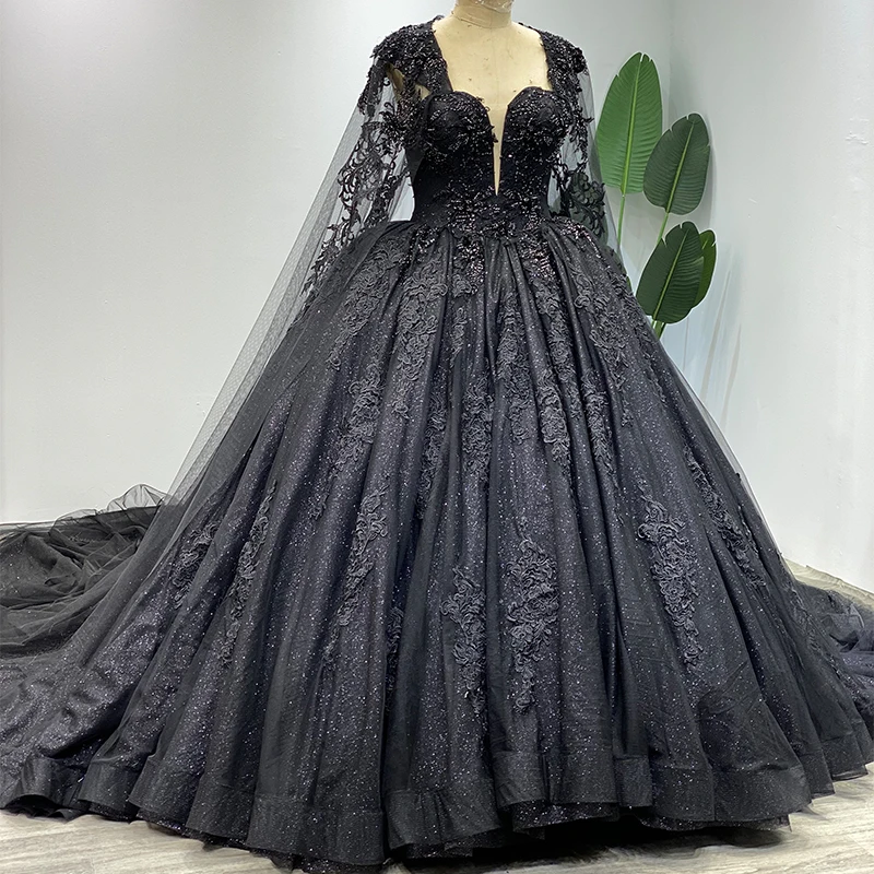 Рисунок 5 - Женское классическое бальное платье с аппликацией