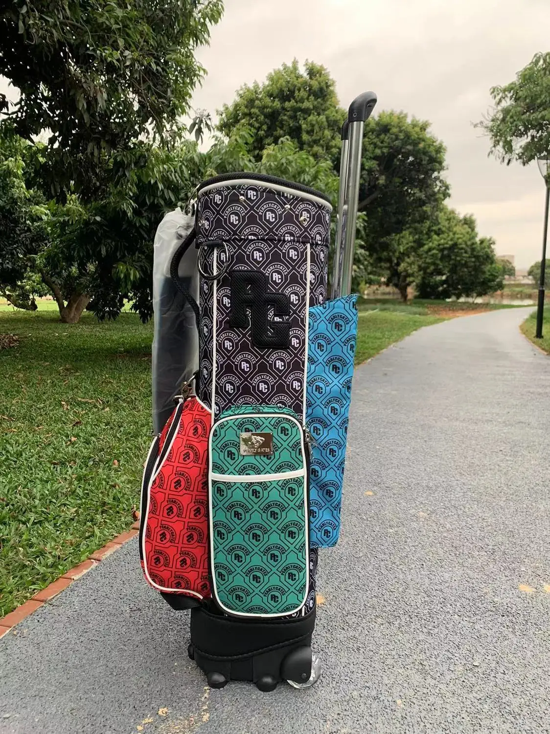

New PG golf bag, pull rod bag, pulley, ultra-light portable women's large capacity, multi-function and multi-purpose two caps