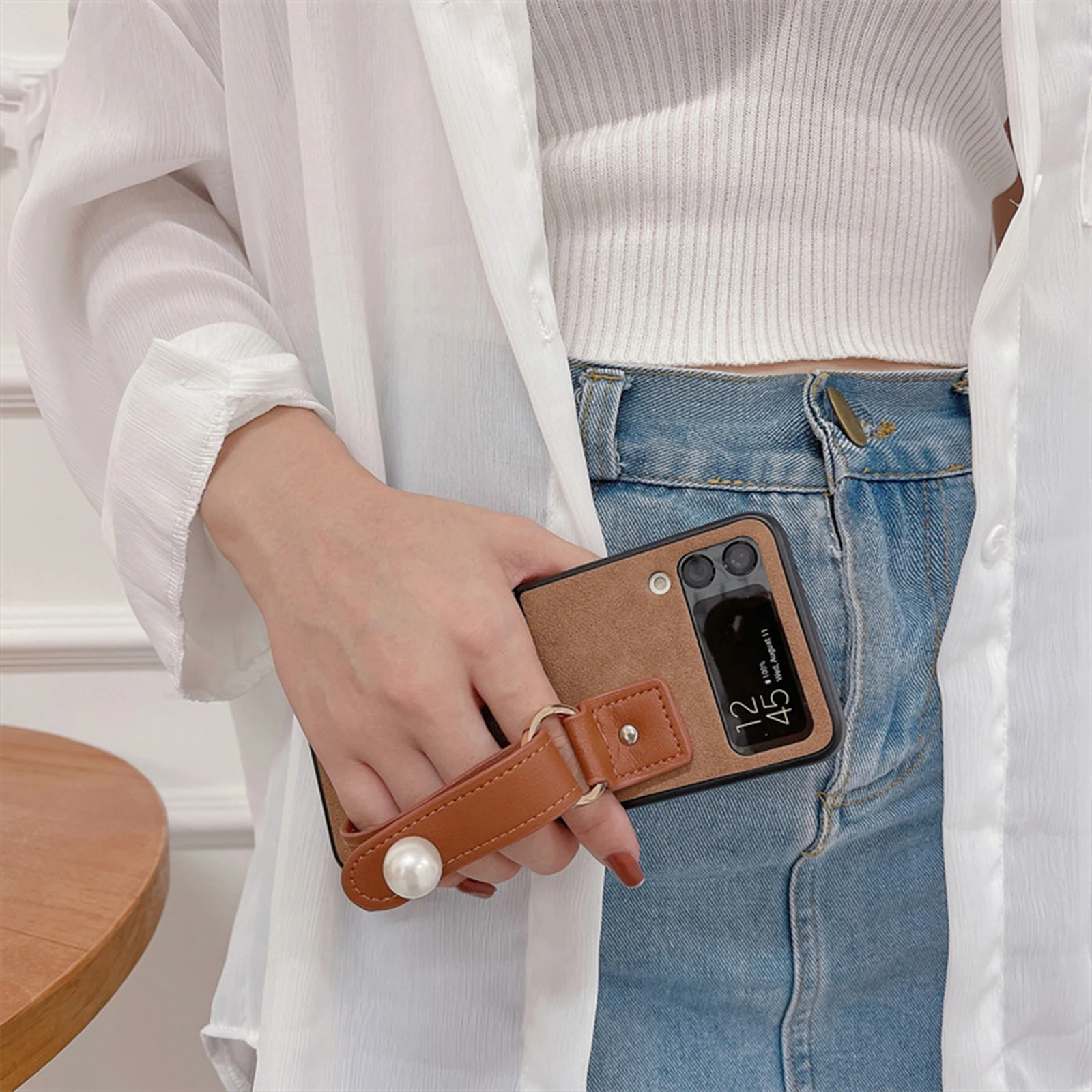 

For Samsung Galaxy Z Flip 3 4 5G Pu Leather Case with Hand Strap Retro Matte Case Protective Shockproof Phone Cover for Z Flip 4