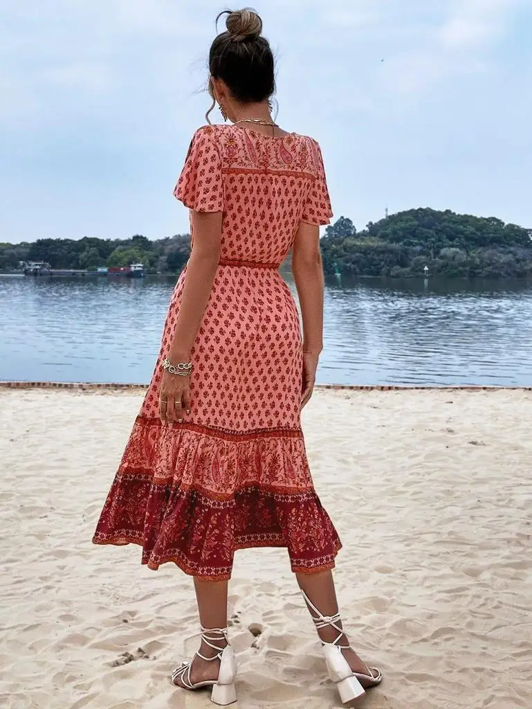 Винтажное платье-макси в стиле бохо с V-образным вырезом и коротким рукавом |