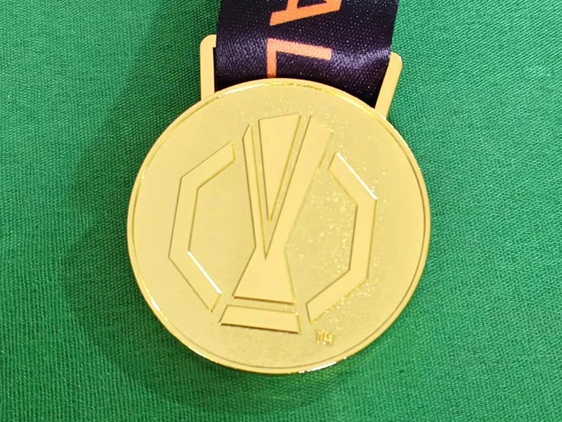 

Золотая медаль Чемпиона Лиги Европы