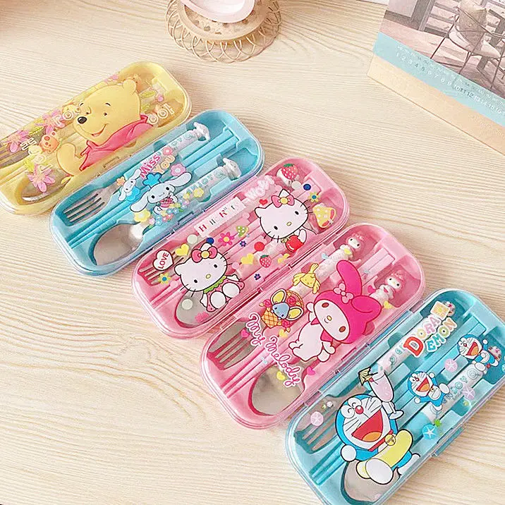 

Набор столовых приборов My melody Purin Cinnamoroll Kittly Sanrioed Kuromi, ложка, вилка, палочки, портативный костюм, милый детский набор столовых приборов, игруш...