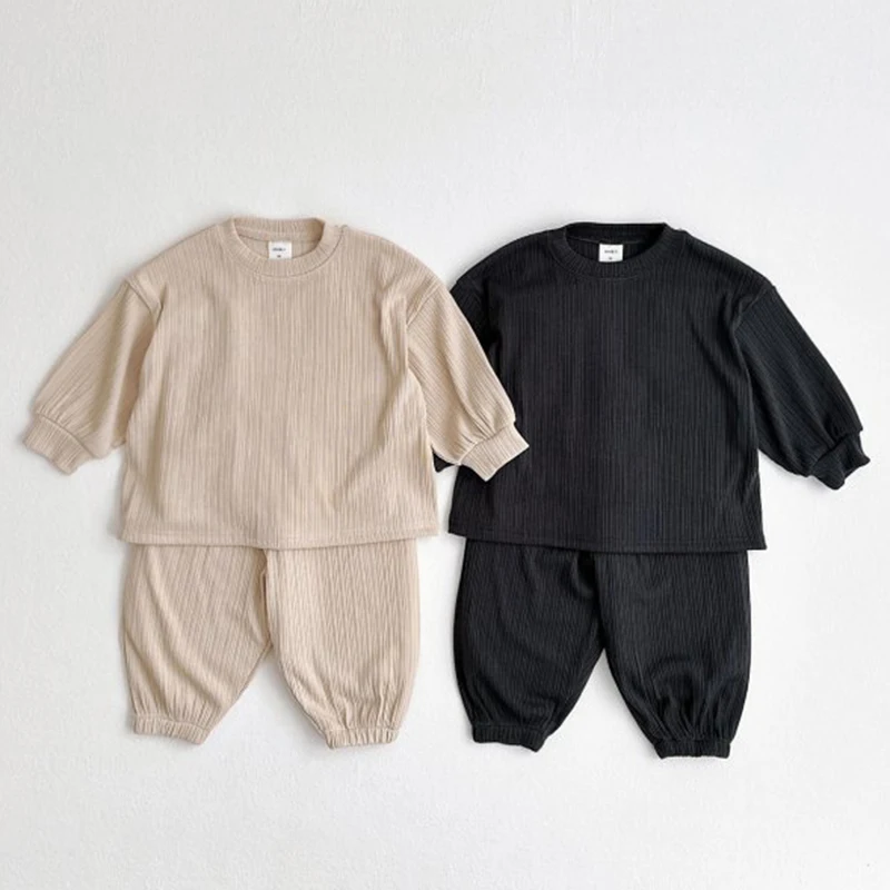 

Детский однотонный комплект из футболки с длинным рукавом и брюк