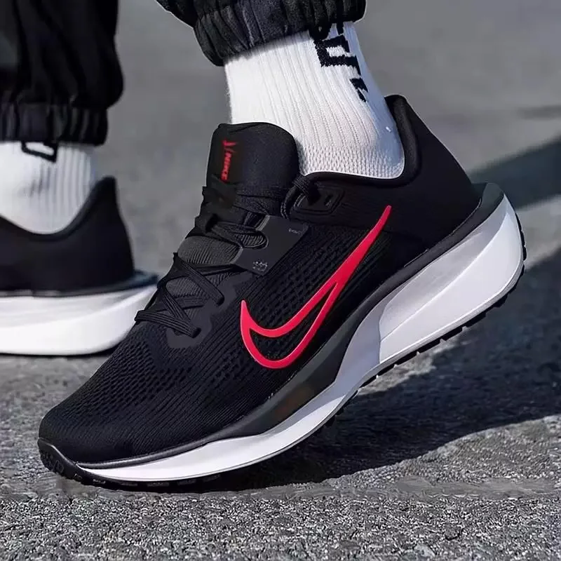 Фото Мужские летние спортивные кроссовки Nike нового стиля - QEST 6 - черно-красные сетчатые дышащие кроссовки для бега - FD6033-011 №2
