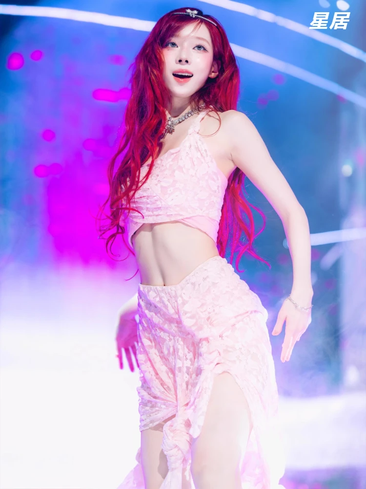 Женский жилет на бретельках с открытыми плечами