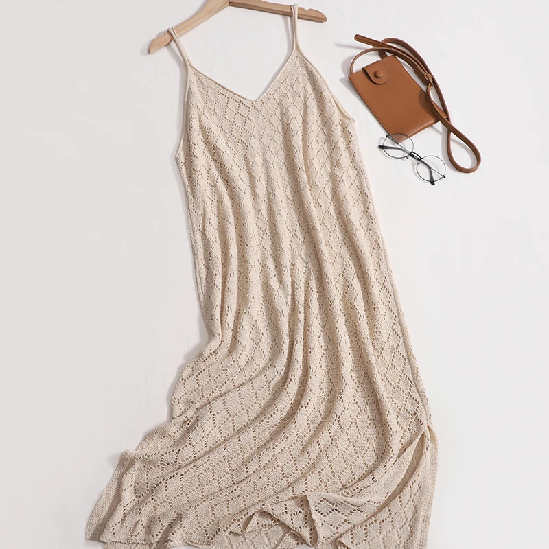 

Женское трикотажное длинное платье с V-образным вырезом