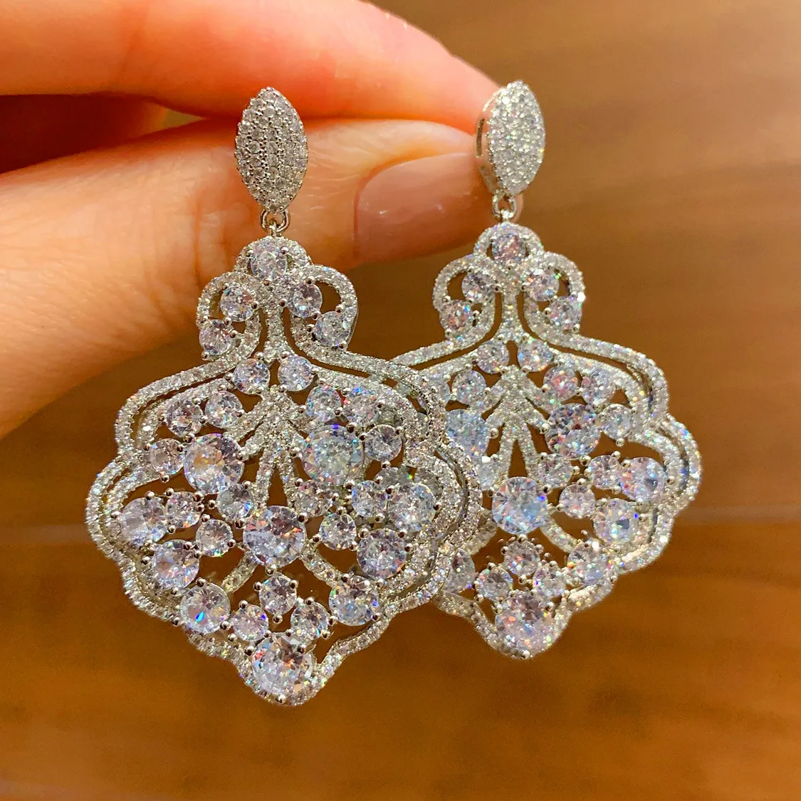 

korean Vintage White Cubic Zirconia Drop Earrings For Women Wedding Party Jewelry Eardrop Shiny Crystal Leaf Luxury Dangler