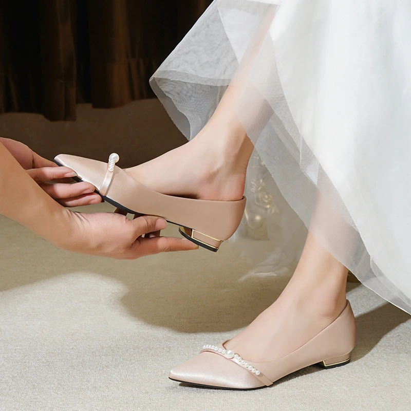 

Flat xiuhe wedding dress two new low heel pregnant women bride shoes not tired feet usually can be worn