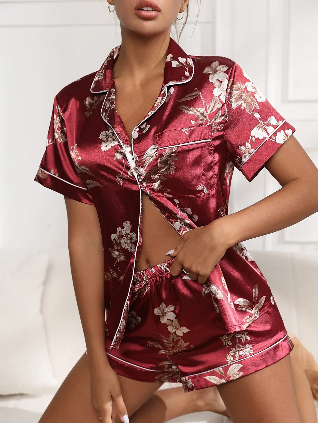 

Floral Print Contrast Piping Satin PJ Set