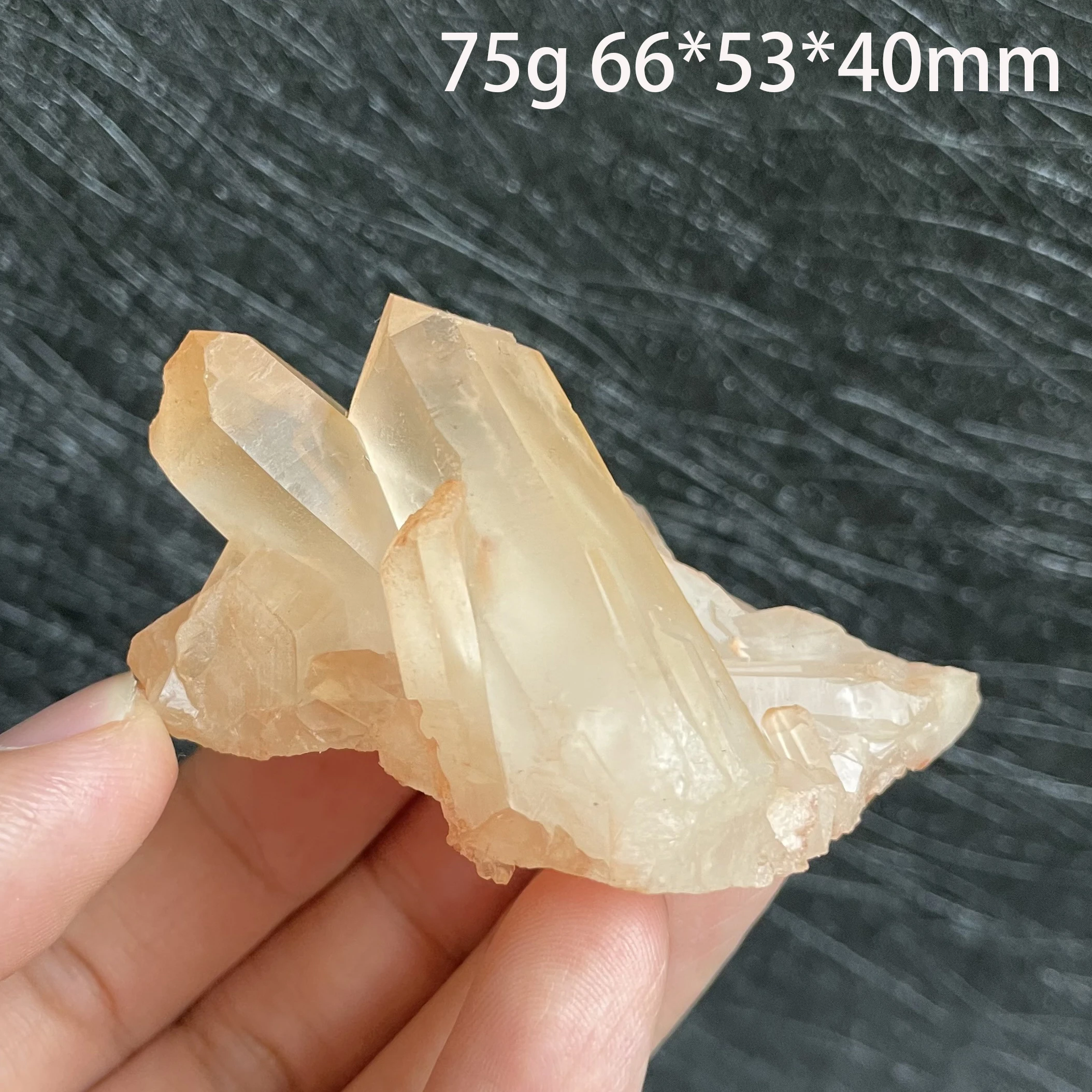 

Необработанный прозрачный кварц из Мадагаскара