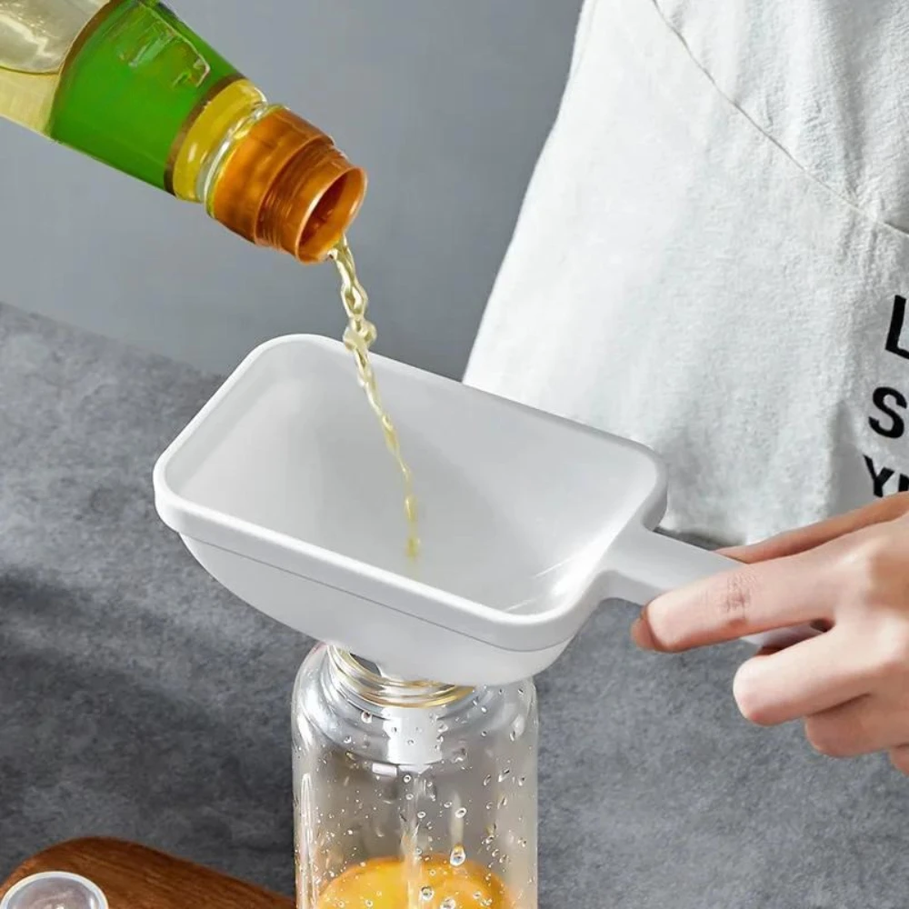 

Пластиковая воронка для масла