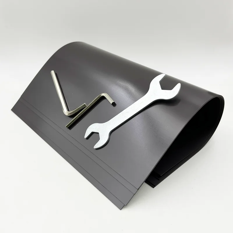 

1,5/1,0/0,5 мм резиновый мягкий магнитный лист формата А4, самоклеящаяся наклейка, магнитный коврик для холодильника, фотокартина, режущая штамп, одна сторона