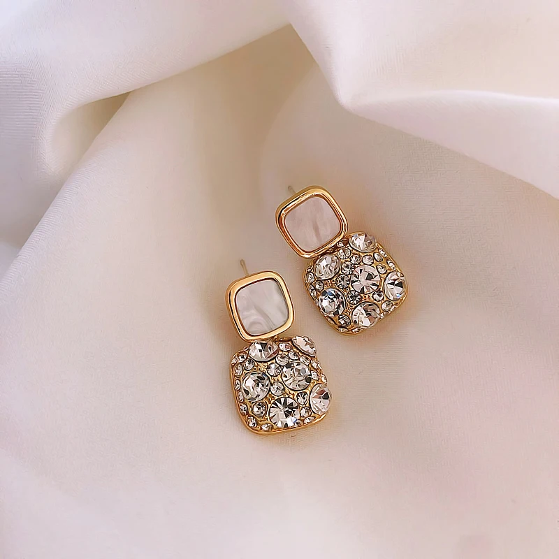 

Trendy Stud Earrings Square Flash Geometry For Women Girls Metal Chain Jewelry Ladies Classic Fashion Gift Wedding Party