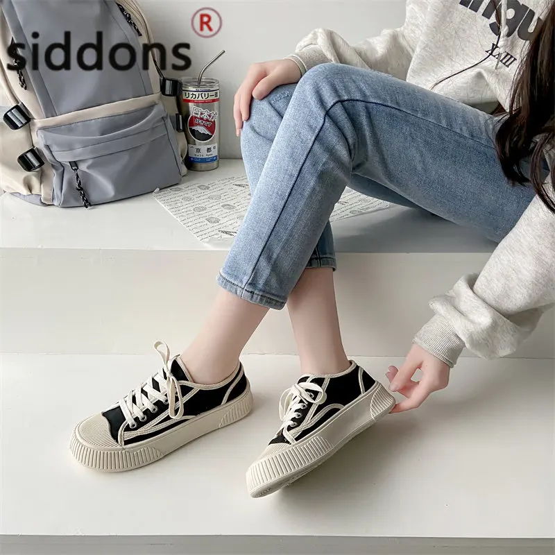 2023 Black and white lace-up low top canvas shoes classic round head thick soled women's canvas shoes