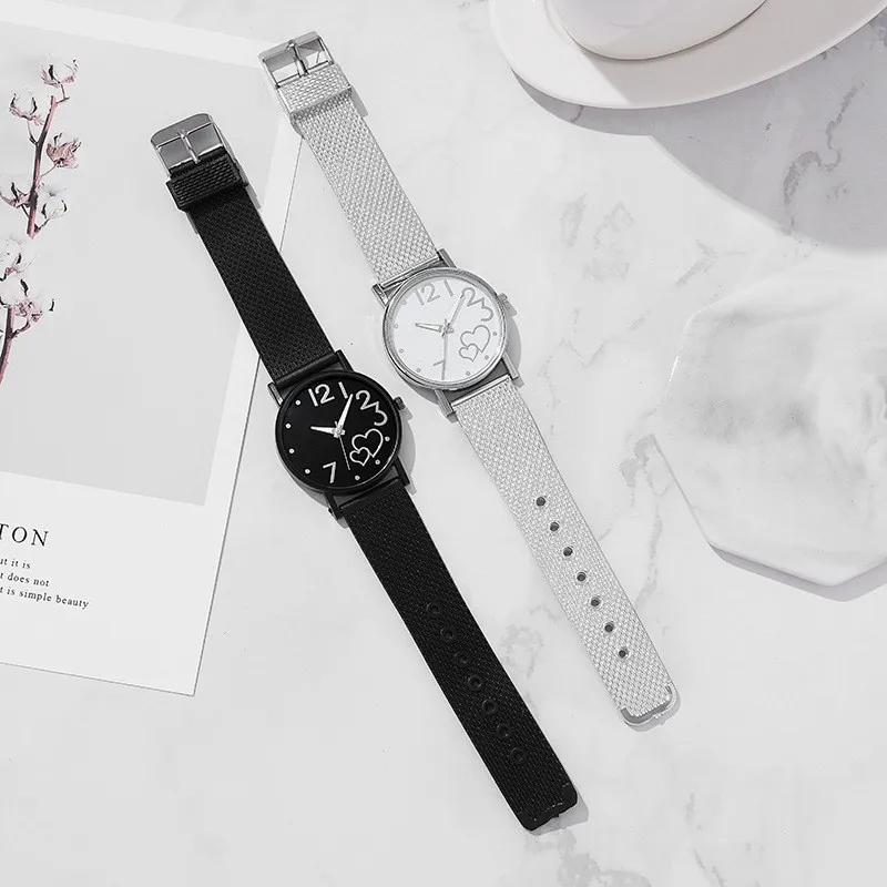 Leisure Fashion Network With Love Shaped Women's Quartz Watch Is A Must-have Choice For Giving Friends And Wives As Gifts