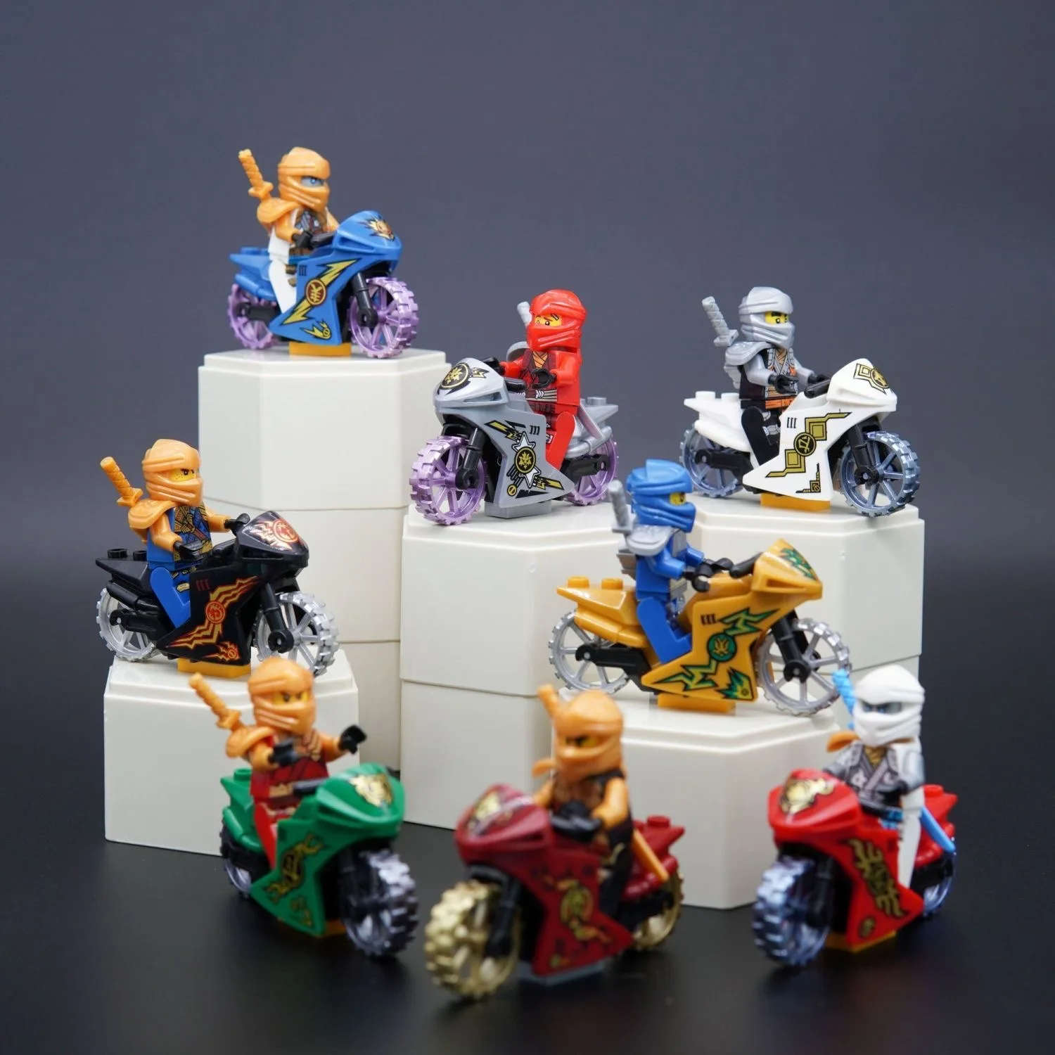 Фото Набор из 24 мини-фигурок Hot Toys: персонажи аниме Ниндзяго, конструктор, мини-куклы, игрушки для детей, подарок на день рождения №1