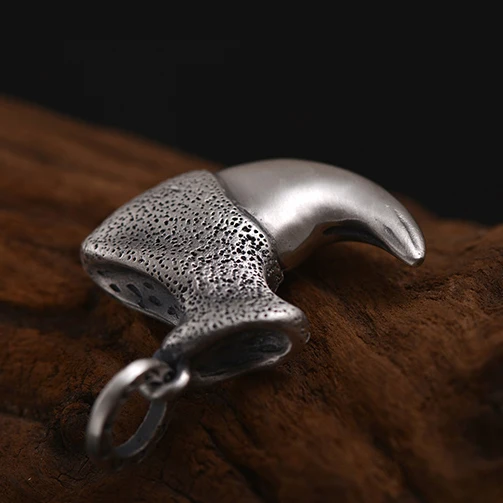 

SP Tiger Claw Men's Pendant Solid Thick Repeat Ancient Jewelry Hand Carved Amulet Necklace Boyfriend Necklaces for Women Luxury